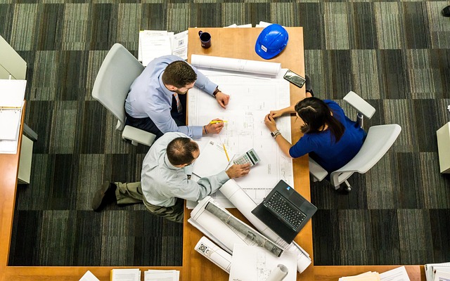 Como a Consultoria Empresarial Pode Ajudar na Reestruturação de Projetos